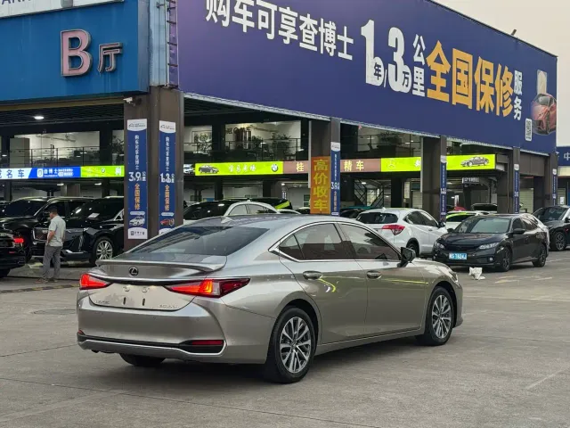 Lexus ES — Фото автомобиля 14