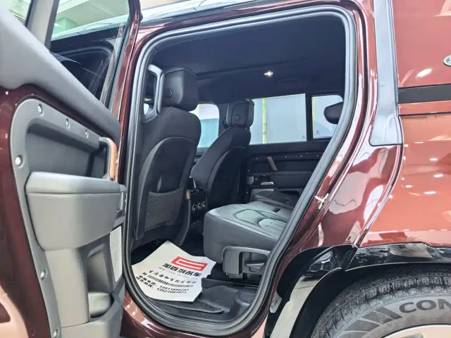 Land Rover Defender — Фото автомобиля 13