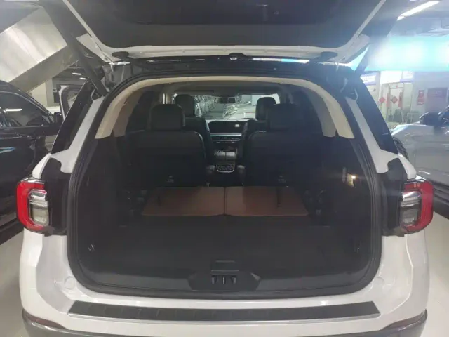 Ford Explorer — Фото автомобиля 15