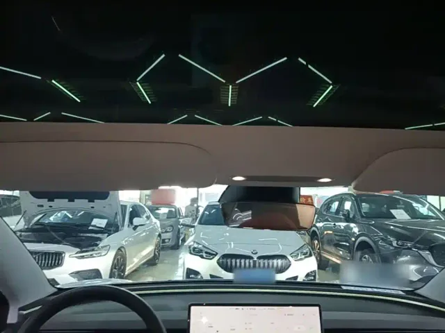Tesla Model 3 — Фото автомобиля 17