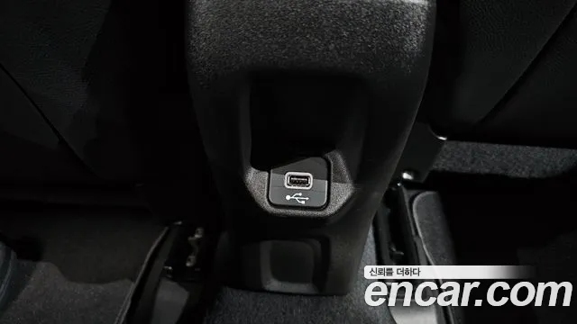 Jeep Renegade — Фото автомобиля 25