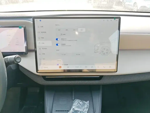 Volvo XC70 Plug-in Hybrid — Фото автомобиля 12
