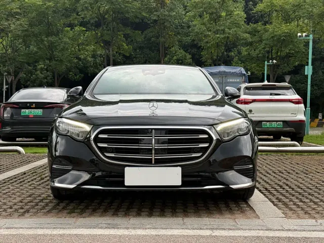 Mercedes-Benz E-Class — Фото автомобиля 2