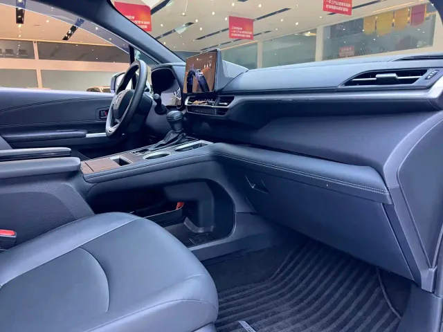 Toyota Granvia — Фото автомобиля 14
