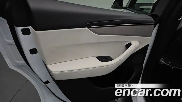 Tesla Model Y — Фото автомобиля 24