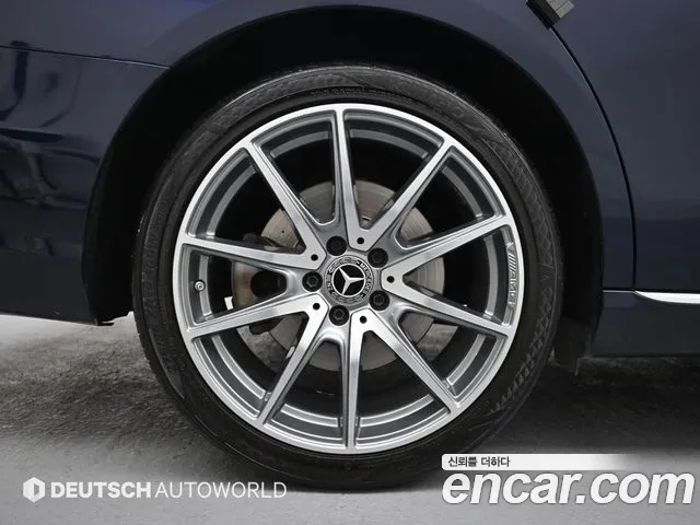 Mercedes-Benz E-Class — Фото автомобиля 5