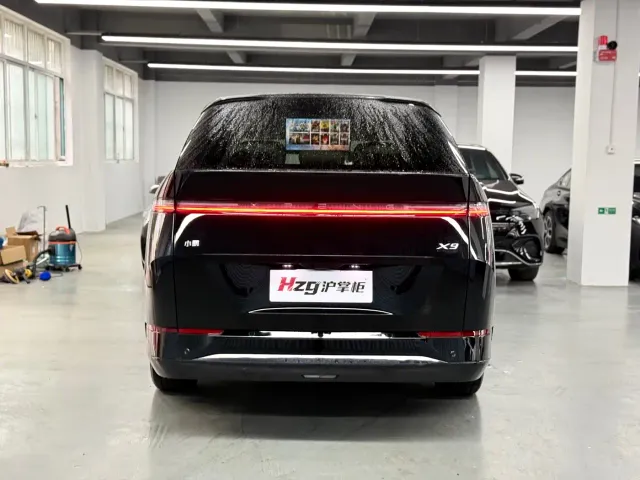 Xpeng X9 — Фото автомобиля 9