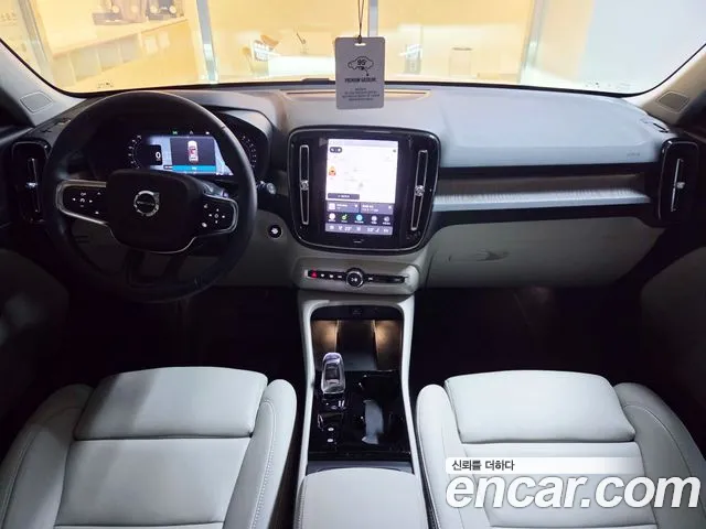Volvo XC40 — Фото автомобиля 7