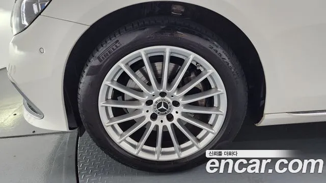 Mercedes-Benz E-Class — Фото автомобиля 5
