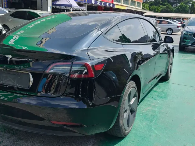 Tesla Model 3 — Фото автомобиля 6
