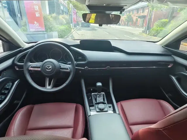 Mazda Axela — Фото автомобиля 3