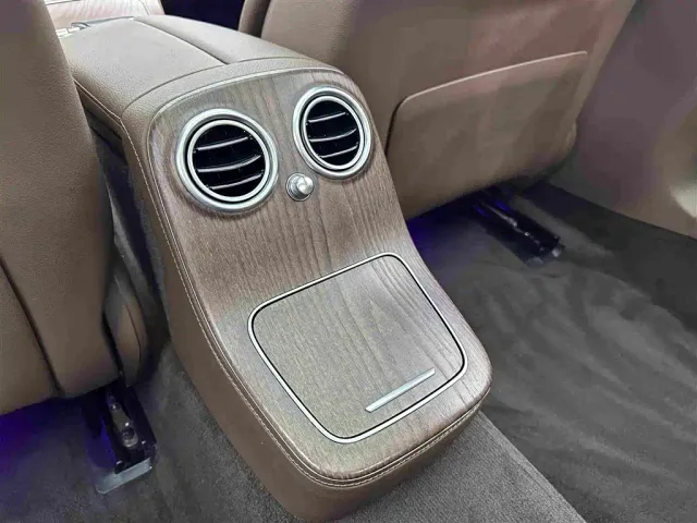 Mercedes-Benz E-Class — Фото автомобиля 22