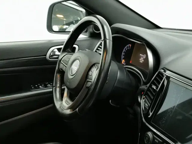 Jeep Grand Cherokee — Фото автомобиля 22