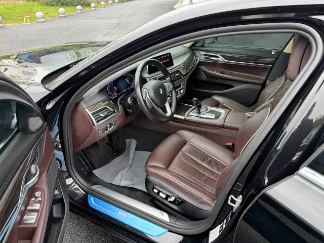 BMW 7 Series — Фото автомобиля 8