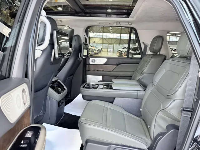 Lincoln Navigator — Фото автомобиля 10