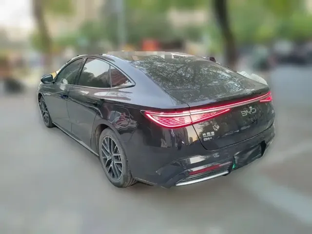 BYD Seal 2024 Glory Edition DM-i 1.5L 121km Luxury — Фото автомобиля 4