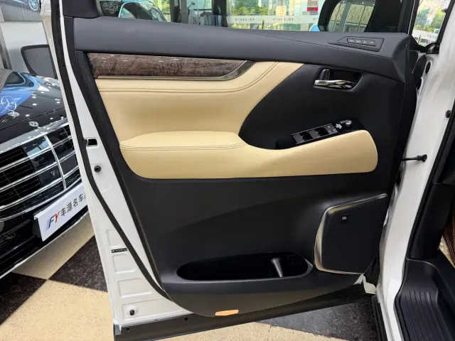 Toyota Alphard — Фото автомобиля 5