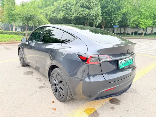 Tesla Model Y 2024 Rear-Wheel Drive Version — Фото автомобиля 8