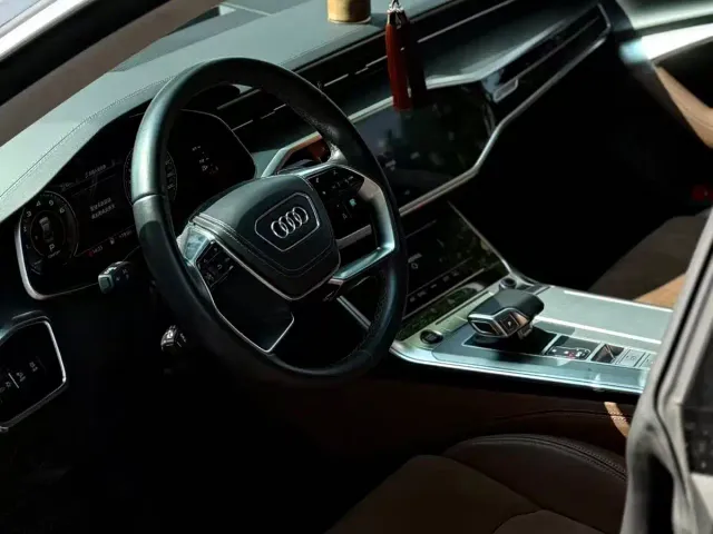 Audi A7L — Фото автомобиля 11