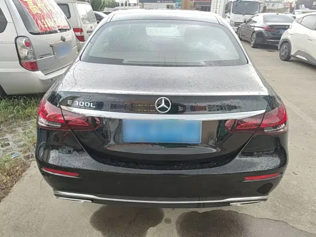 Mercedes-Benz E-Class — Фото автомобиля 5