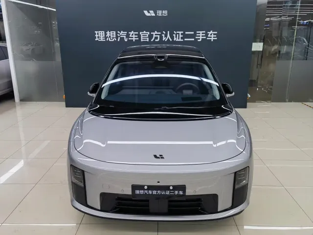 Li Auto i8 — Фото автомобиля 2