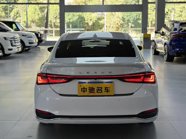 Lexus ES — Фото автомобиля 6