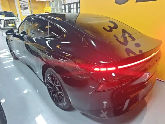 Xpeng P7 — Фото автомобиля 4