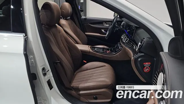 Mercedes-Benz E-Class — Фото автомобиля 21