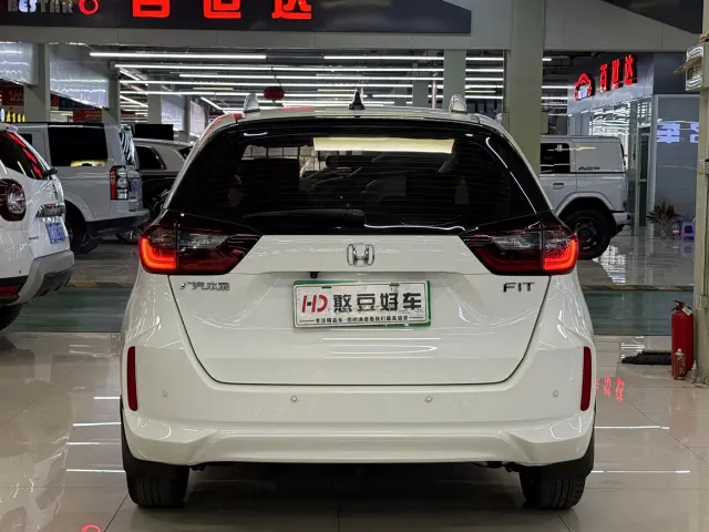 Honda Fit — Фото автомобиля 5