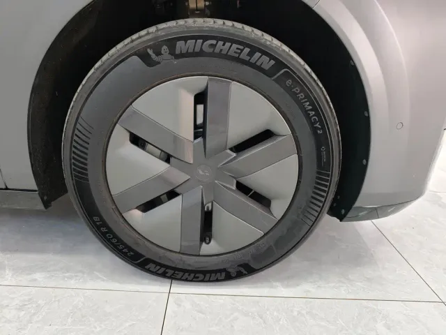 Li Auto MEGA — Фото автомобиля 24