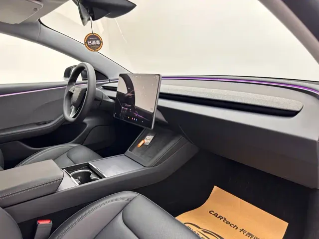 Tesla Model 3 — Фото автомобиля 11
