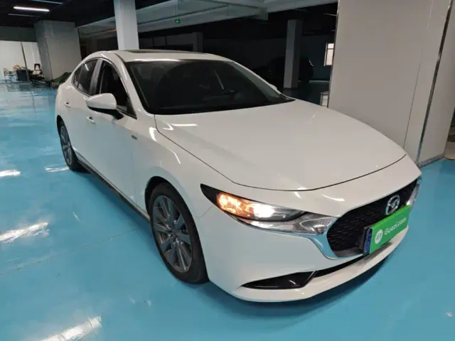 Mazda Axela — Фото автомобиля 3