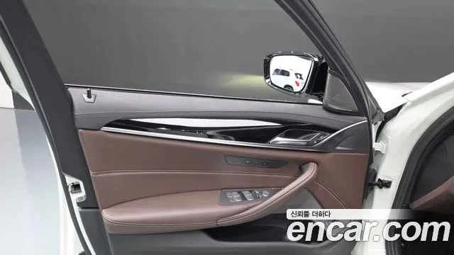 BMW 5 Series G30 — Фото автомобиля 13