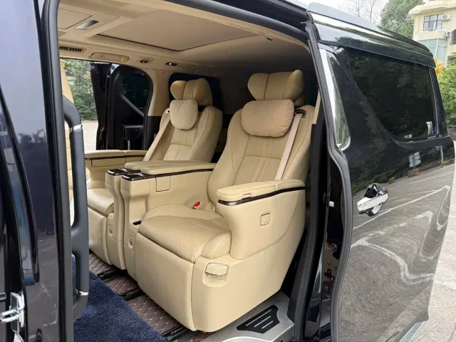 Toyota Vellfire — Фото автомобиля 11
