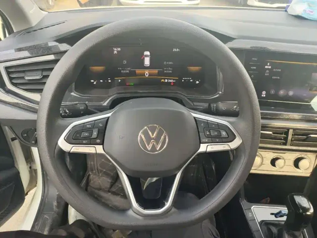 Volkswagen Lavida — Фото автомобиля 10