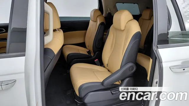 Kia Carnival Generation 4 — Фото автомобиля 12
