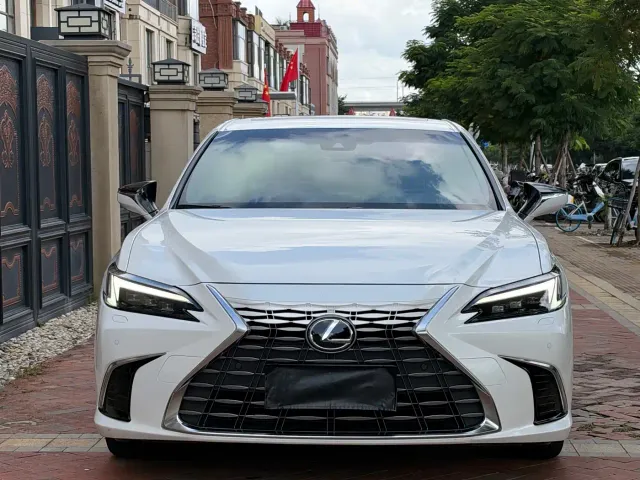 Lexus ES — Фото автомобиля 2
