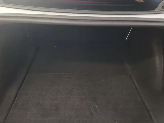 Tesla Model 3 — Фото автомобиля 4