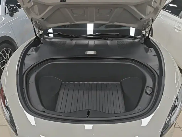 Xiaomi SU7 — Фото автомобиля 19