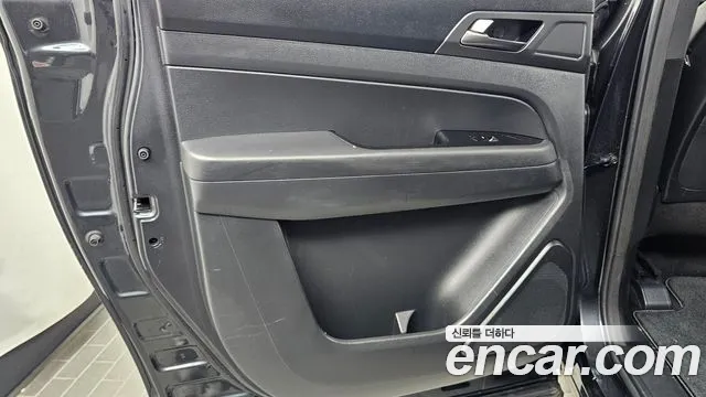 KG_Mobility_Ssangyong Rexton Новый Rexton Sport Khan Дизель 2.2 4WD — Фото автомобиля 20