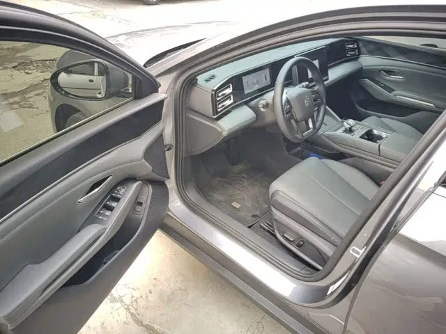 BYD Qin L — Фото автомобиля 15