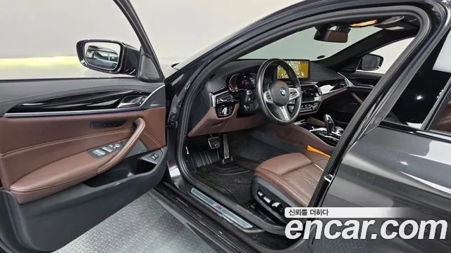 BMW 5 Series G30 — Фото автомобиля 15