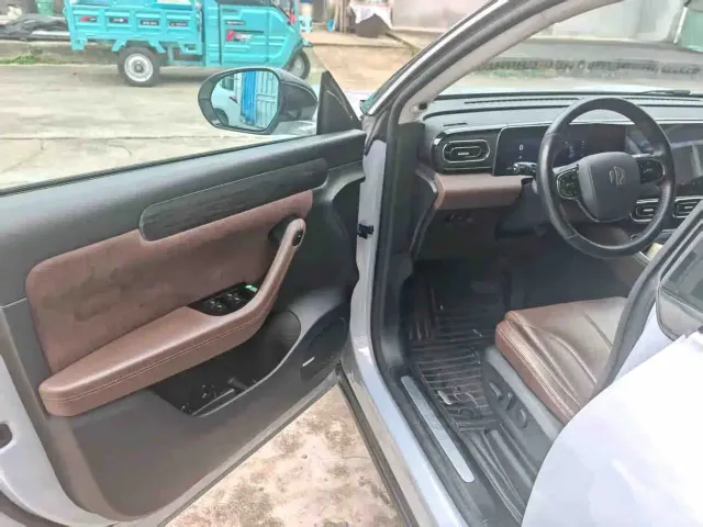 Leapmotor C11 — Фото автомобиля 5
