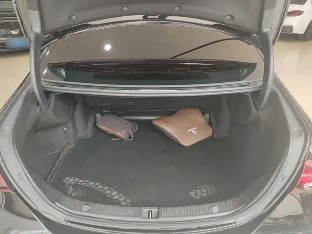 Mercedes-Benz E-Class — Фото автомобиля 18