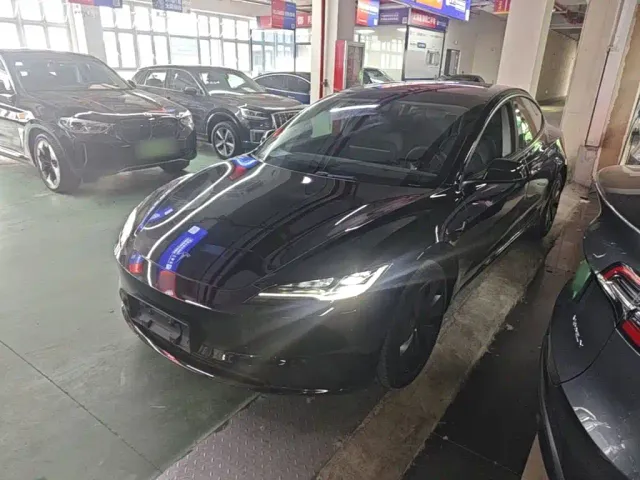 Фотография автомобиля — Tesla Model 3