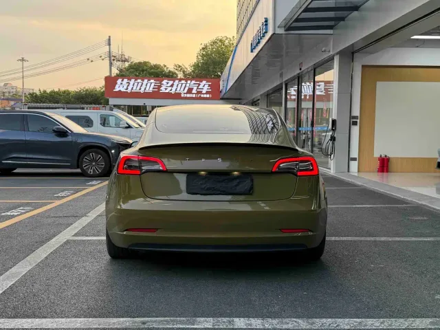 Tesla Model 3 — Фото автомобиля 7