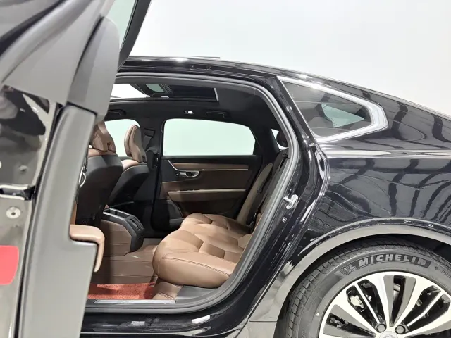 Volvo S90 — Фото автомобиля 15