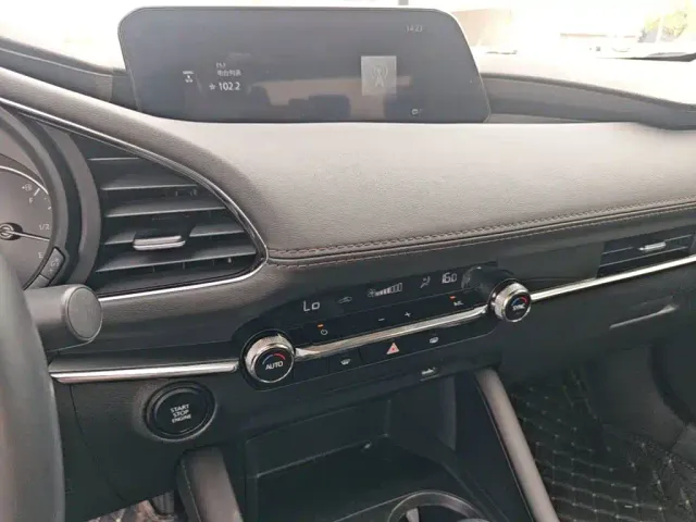 Mazda Axela — Фото автомобиля 12