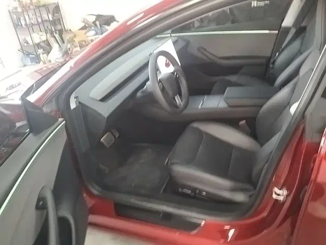 Tesla Model 3 — Фото автомобиля 15