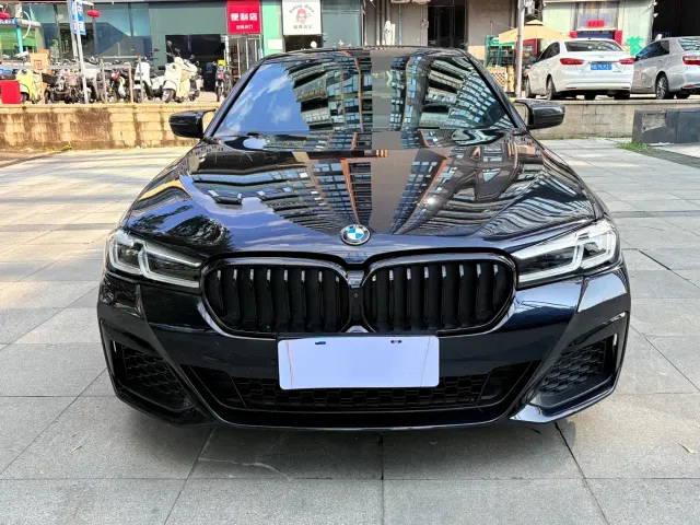BMW 5 Series — Фото автомобиля 2